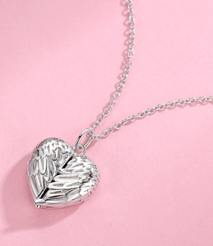 Custom Creative Photo Engraved Heart Wings Necklace